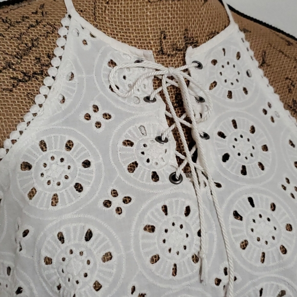 HOLLISTER white eyelet lace up detail top Small - Picture 2 of 8